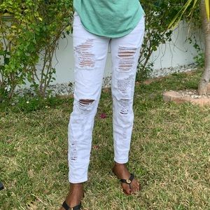 White distressed jeans